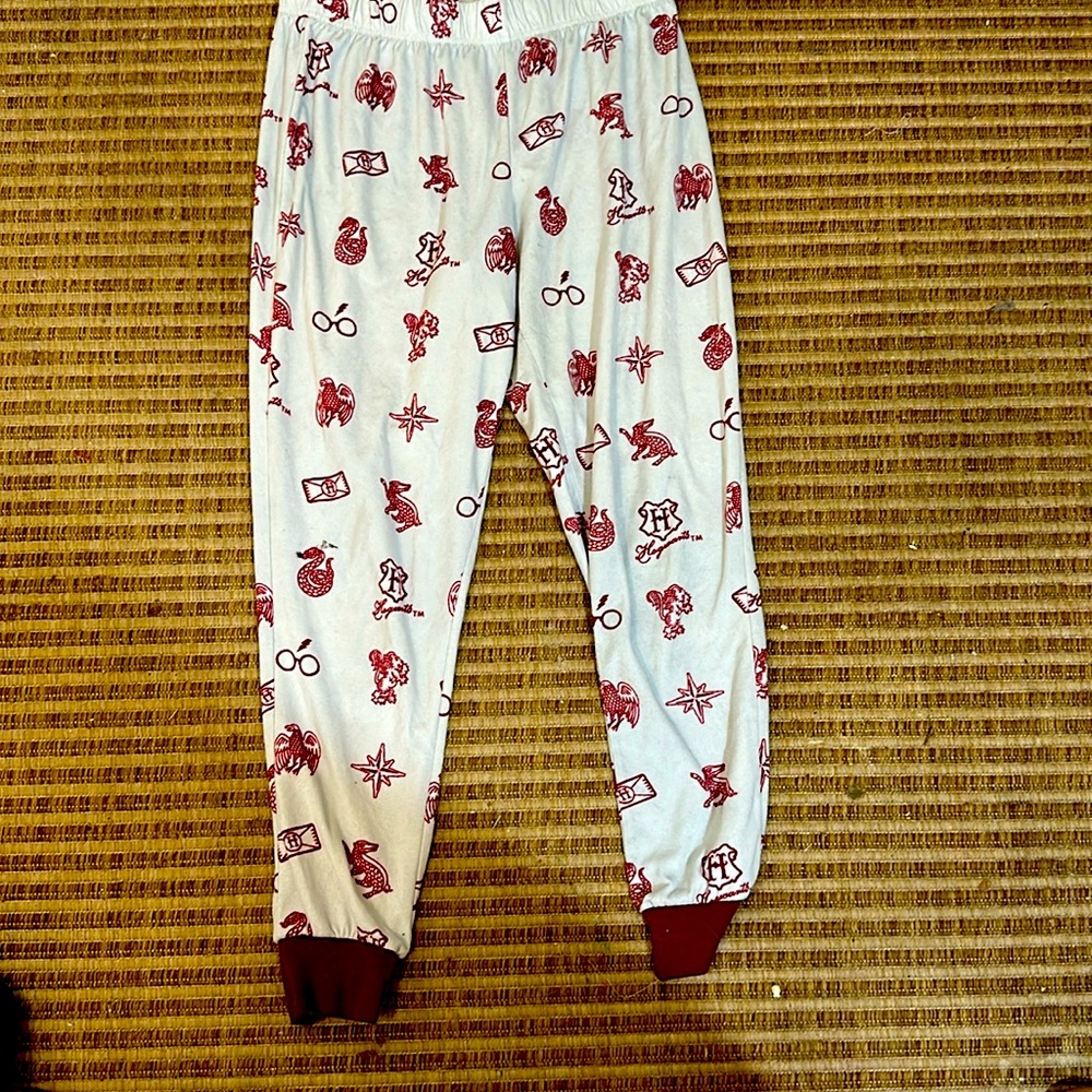 These are some Hogwarts pajama pants, their size small (4-6)